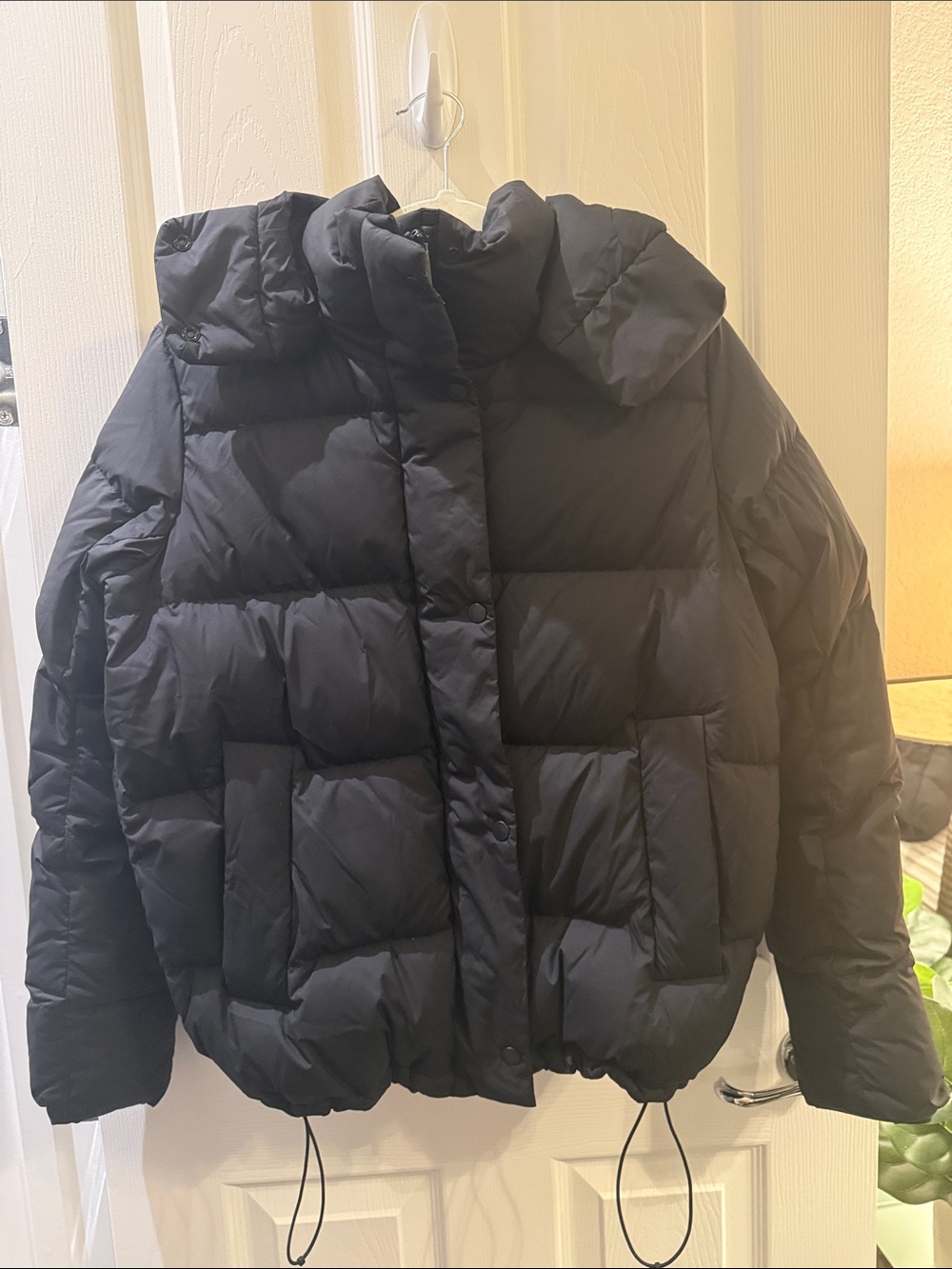 Women's Black Hooded Puffer Jacket - Brand lululemon